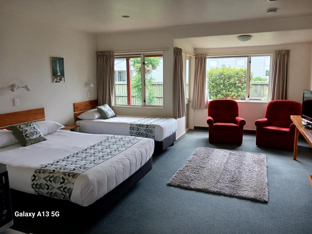 Anatoki Lodge Motel Takaka Exteriör bild