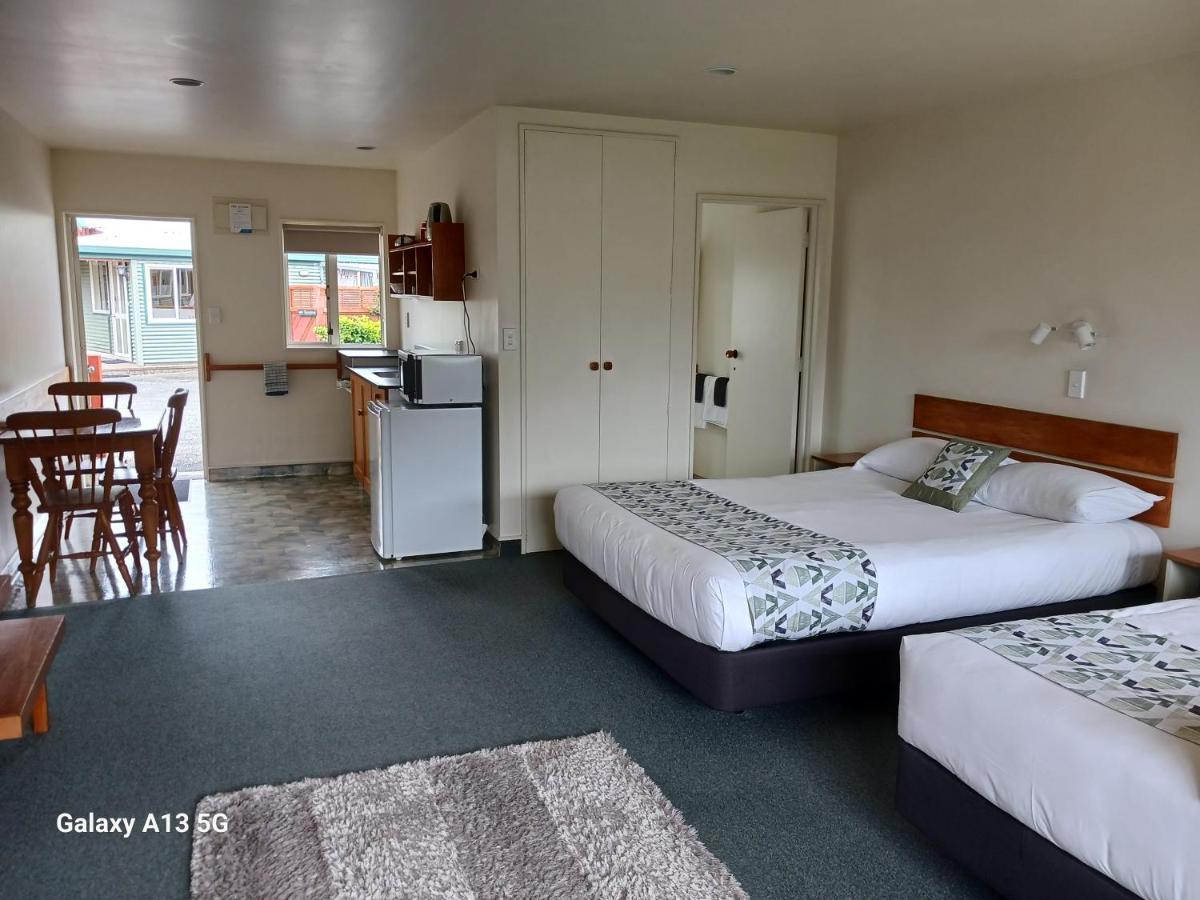 Anatoki Lodge Motel Takaka Exteriör bild