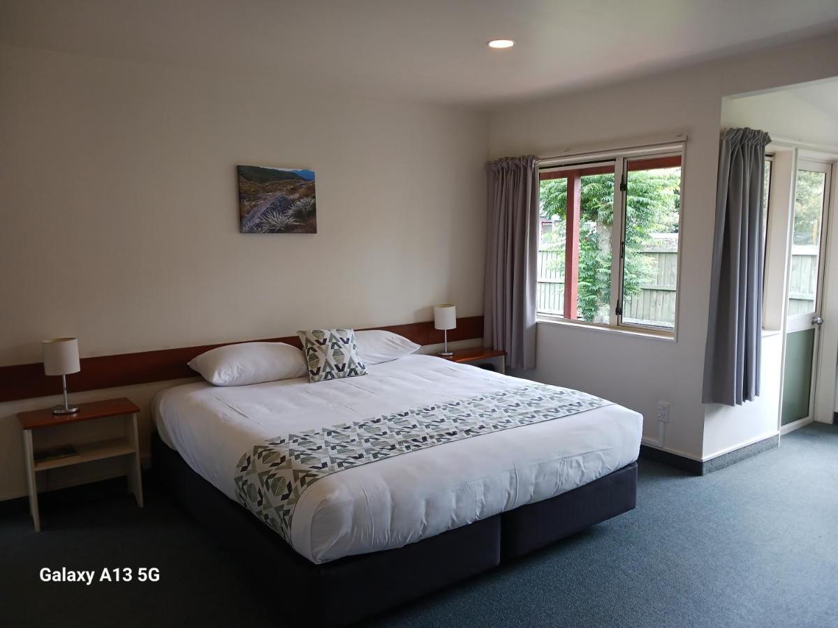 Anatoki Lodge Motel Takaka Exteriör bild