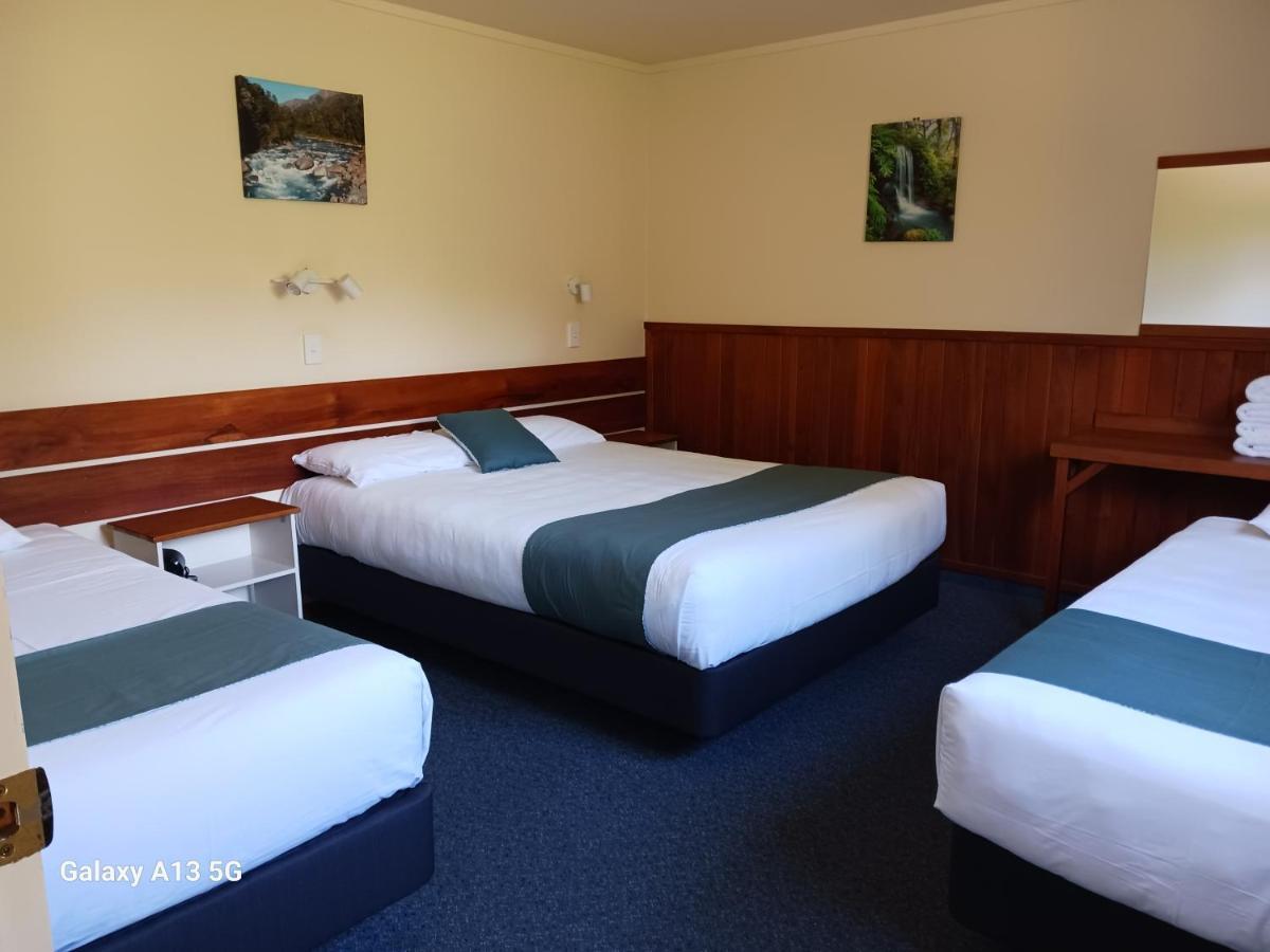 Anatoki Lodge Motel Takaka Exteriör bild