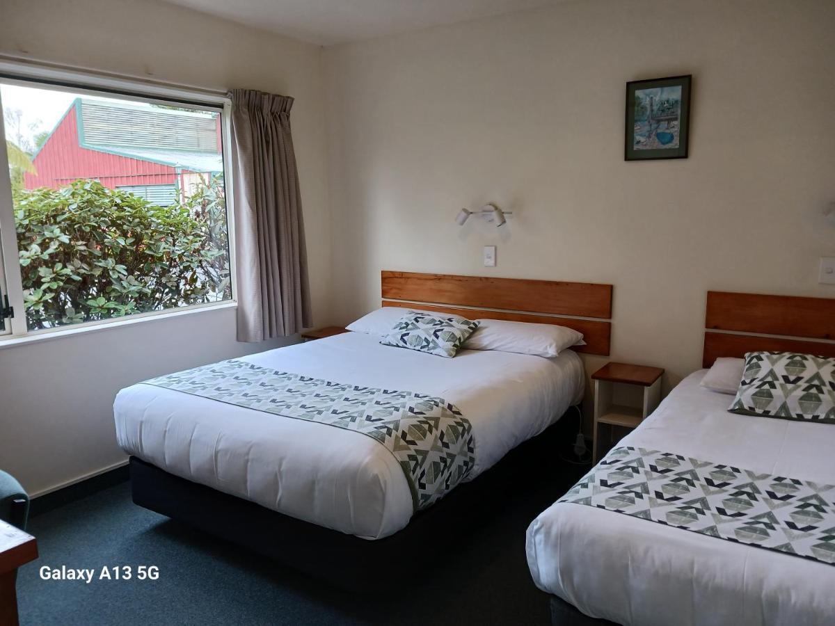 Anatoki Lodge Motel Takaka Exteriör bild